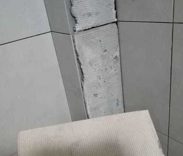 南和瓷砖空鼓维修公司分享下厨房瓷砖脱落的补救措施。